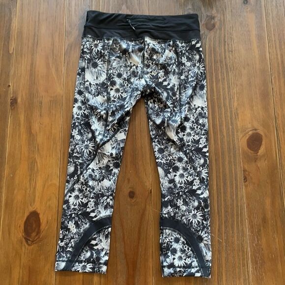 LULULEMON Run Inspire Crop II W6B70S Size 4 - Picture 5 of 9